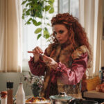 MA BELLE-MÈRE EST UNE SORCIÈRE de Joëlle Desjardins Paquette Canada (Québec). 2025. 80 min. (G) Avec Juliette Aubé, Marilyn Castonguay, Pierre-Yves Cardinal.